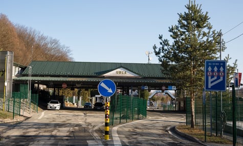 «З міркувань безпеки». Словаччина закрила всі прикордонні переходи з Україною