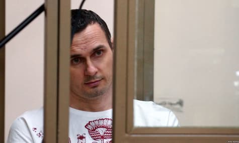 Реабілітація Сенцова пройшла успішно, йому пощастило — адвокат