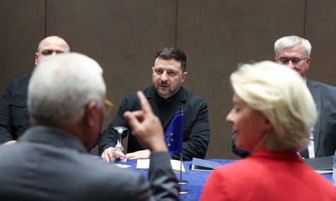 Ілюстративне фото. Президент Володимир Зеленський на зустрічі з високопосадовцями ЄС під час візиту до Кіпру, 23 квітня 2026 року