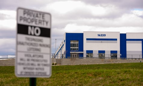 Він солдат НАТО, вона секретарка. ICE утримує 86-річну француженку, яка приїхала у США, щоб возз'єднатися з коханням молодості