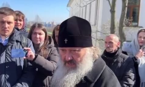 Комиссию Минкульта не пустили в Киево-Печерскую лавру. А наместник Павел угрожал журналистам