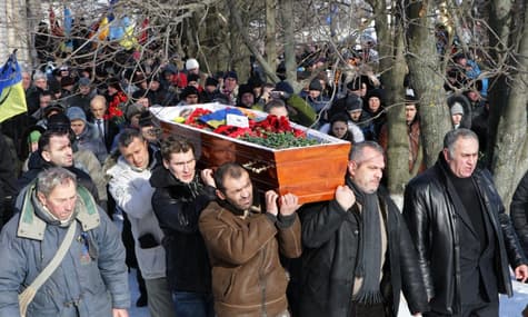 «Коли в тебе горе, ти готовий платити будь-які гроші». Скільки коштує померти в Україні?