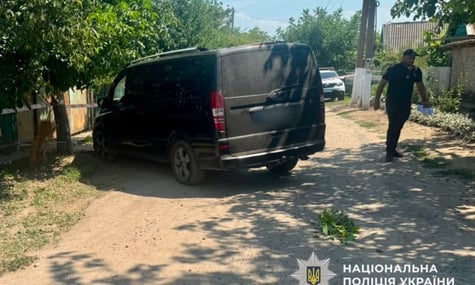 «Не помітила сина, який вибіг з подвір’я». На Одещині мати автівкою на смерть збила однорічного сина