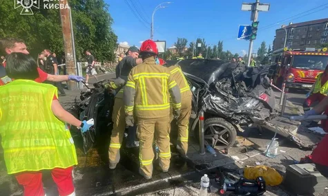 Водія, який потрапив у лікарню після того, як в'їхав у підземний перехід у Києві, взяли під конвой