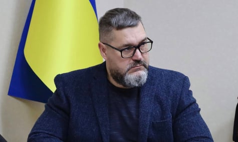 Миколаївського посадовця звинуватили в тому, що він зазнав поранення під час п'яного полювання. Він каже, що послизнувся і впав