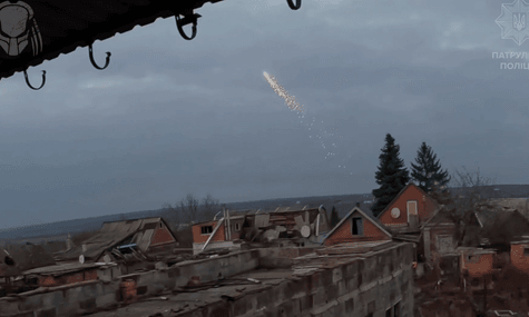 «Я вперше таке бачив». Над Костянтинівкою збили російський дрон-«дракон» з термітною сумішшю