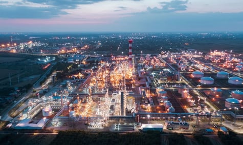 Нафтопереробний завод у місті Панчево, яким володіє «Нафтова індустрія Сербії» Нафтопереробний завод у місті Панчево, яким володіє «Нафтова індустрія Сербії»