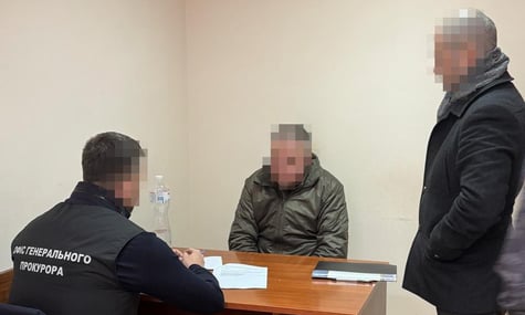 Заступникам двох обласних голів СБУ вручили підозри. Раніше їх затримали за схему щодо бурштину