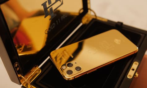 Брат Пабло Ескобара задешево продає «позолочені» iPhone 11 Pro (а ще судиться з Apple за $2,6 мільярда)