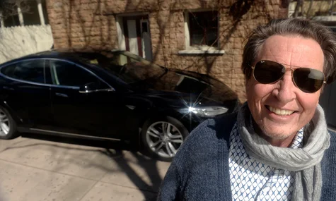 Батько Ілона Маска домовляється з росією про переселення білих «біженців» із ПАР, які нібито зазнають переслідувань