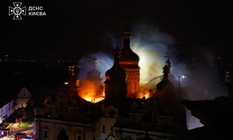 «Для Франції це як бомбардування Нотр-Даму». Як у ЄС відреагували на удар росії по Києво-Печерській лаврі