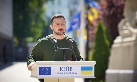 Зеленский: Украина остановит наступление россиян на востоке, когда получит новые партии оружия