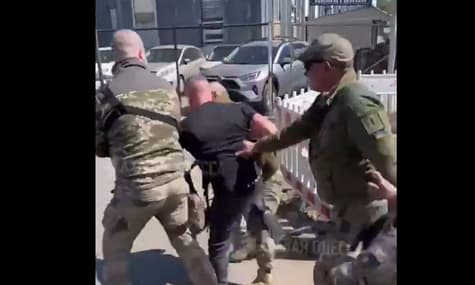 В Одессе люди в военной форме насильно забрали мужчину прямо из маршрутки. В ТЦК пообещали разобраться