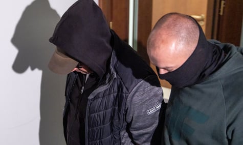 «Забрали в кайданках, коли діти збиралися до школи». Дружина українця розповіла про його затримання у справі «Північних потоків»