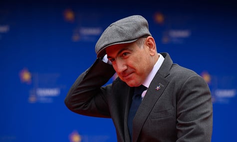 Пашинян запропонував показати пеніс главі Вірменської церкви, аби довести, що він не обрізаний