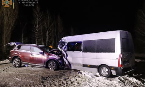 В аварії на Чернігівщині постраждали 11 людей, зокрема дитина. Майже всі ㅡ з тяжкими травмами