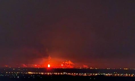 Волгоград в рф массированно атаковали дроны. Похоже, там поражен НПЗ