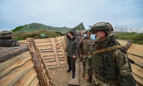 Зеленський перевірив позиції військових на Херсонщині. Каже, армія має бути готова до можливого повернення військ РФ