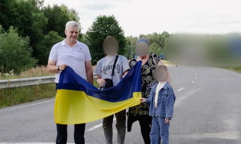 З окупації повернули двох дітей: бабуся не хотіла віддавати онучок матері, яка повернулася з полону