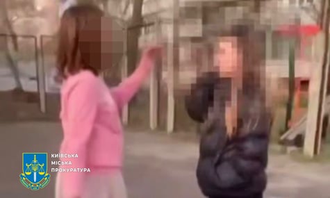 Дівчата, які побили підлітку на Оболоні в Києві, не отримають покарання. Що буде натомість