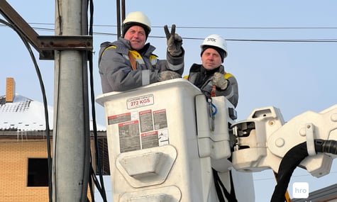 Працюють майже цілодобово: як бригада ДТЕК повертає світло в Київ та область