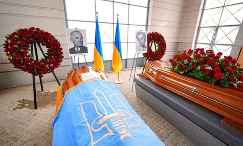 Церемонія ексгумації та передачі Україні останків Андрія Мельника та його дружини Софії Федак-Мельник у Люксембурзі, 19 травня 2026 року Церемонія ексгумації та передачі Україні останків Андрія Мельника та його дружини Софії Федак-Мельник у Люксембурзі, 19 травня 2026 року