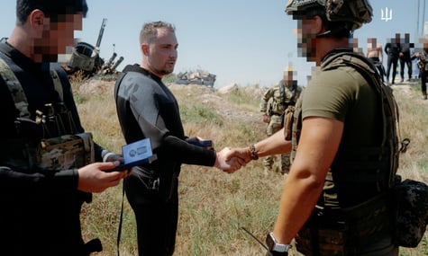 Буданов відвідав острів Зміїний: проінспектував позиції та вручив нагороди