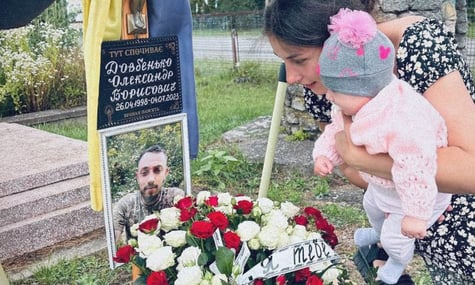 «Він мав устати й сказати мені, що загинув». 23-річна вдова, яка народила після загибелі чоловіка