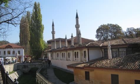 Україна закликала ЮНЕСКО захистити «Ханський палац» у Бахчисараї, який руйнують росіяни