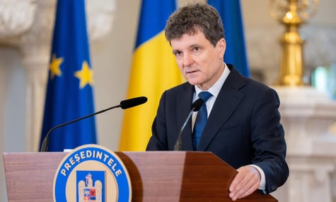 Президент Румунії каже, що російський дрон, який поцілив у румунську багатоповерхівку, ймовірно підбила українська ППО