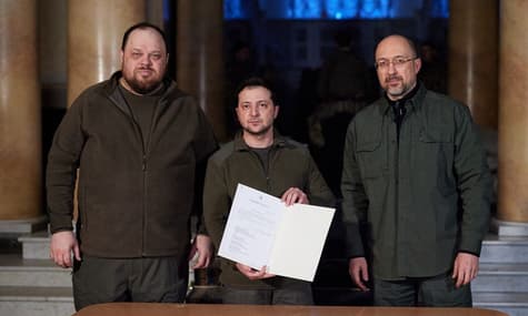Зеленський підписав заявку на вступ України в ЄС