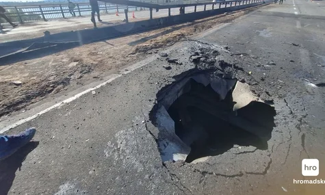 Ілюстративне фото. Пошкодження дорожнього полотна Північного мосту