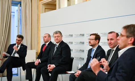 Порошенко не знає, хто переможе на виборах президента, бо «Україна — не Росія»
