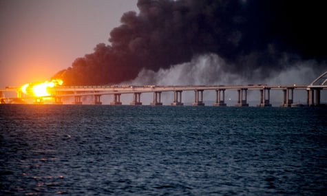У рф засудили до довічного вісьмох людей, яких вважають винними у вибуху на Кримському мосту у 2022-му