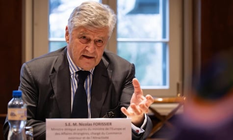 FT: У Франції заявили, що ЄС має чим відповісти на тарифи Трампа. Один із варіантів — «торговельна базука»