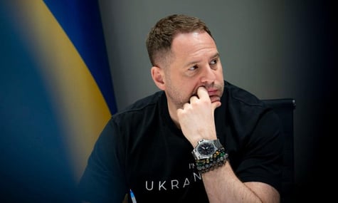 Єрмак у перші години вторгнення послав одного із заступників путіна, який вимагав здатися — FT
