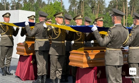 «Він повернувся в іншу Україну». Провідника ОУН Андрія Мельника перепоховали на Національному військовому меморіальному кладовищі