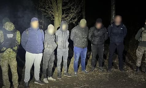 Пограничники задержали группу мужчин, которые хотели сбежать за границу. Им помогал 15-летний парень — ГПСУ