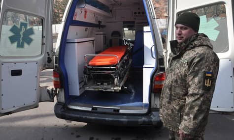 Волонтери з Литви передали обладнання для мобільного шпиталю в Маріуполі