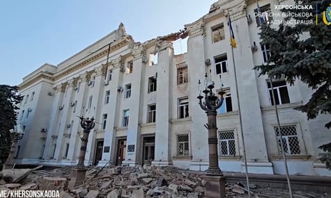Пошкоджена будівля Херсонської ОВА Пошкоджена будівля Херсонської ОВА
