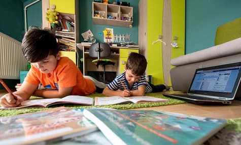 Хроніка коронавірусу: гроші на боротьбу з коронавірусом, 90 інфікованих в лаврі та що показала онлайн школа