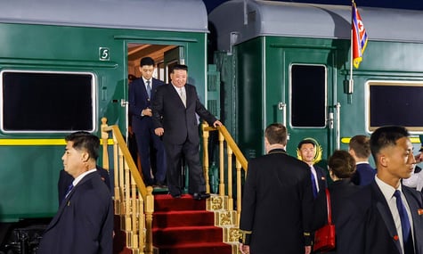 Кім Чен Ин вирушив бронепоїздом до Китаю, щоб узяти участь у військовому параді