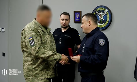Буданов і військові ГУР отримали нагороди ДСНС за гасіння пожеж після удару рф — залучали гелікоптери