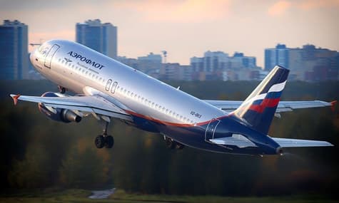 Lufthansa в обхід санкцій допомагає годувати пасажирів літаків в анексований Крим — розслідування