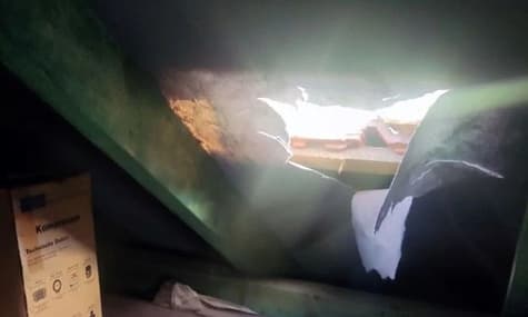 В Польше расследуют падение на дом загадочного предмета, который смог пробить крышу