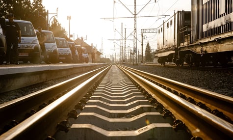 Масований нічний удар: через пошкодження залізниці суттєво затримується низка поїздів