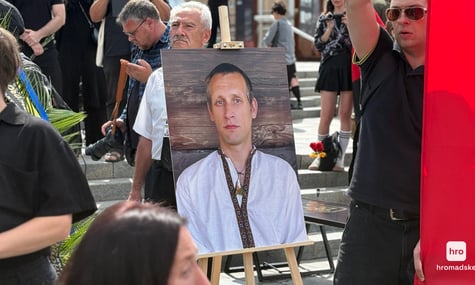 У Києві прощаються із загиблим на війні художником Давидом Чичканом (ФОТО, ВІДЕО)
