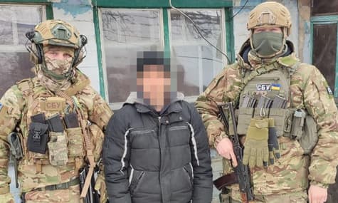 На Донеччині затримали інформатора росіян, який наводив ворожу артилерію на позиції ЗСУ — СБУ