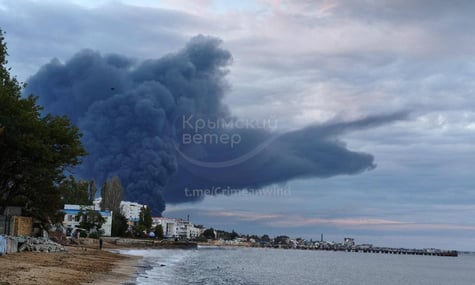 В окупованій Феодосії другий день горить нафтобаза. Місцеві ставленики рф мовчать