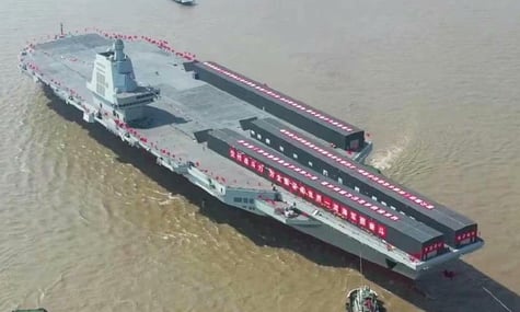 Китай ввів в експлуатацію новітній авіаносець. Він оснащений катапультами, які раніше мали лише США
